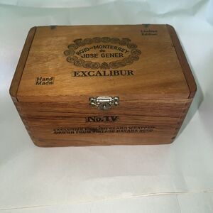 Vintage Wood Hand Made Cigar Box Advertising Hoyo De Monterrey No. VII